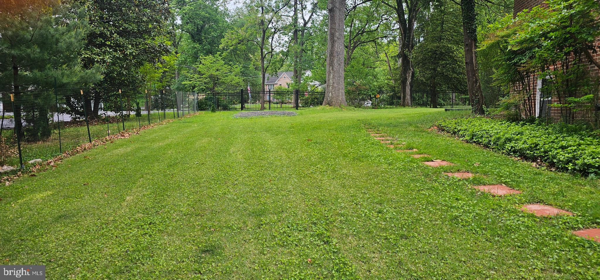 401 Stonington Road Silver Spring, MD 20902 - Photo 14 of 16 Walk path