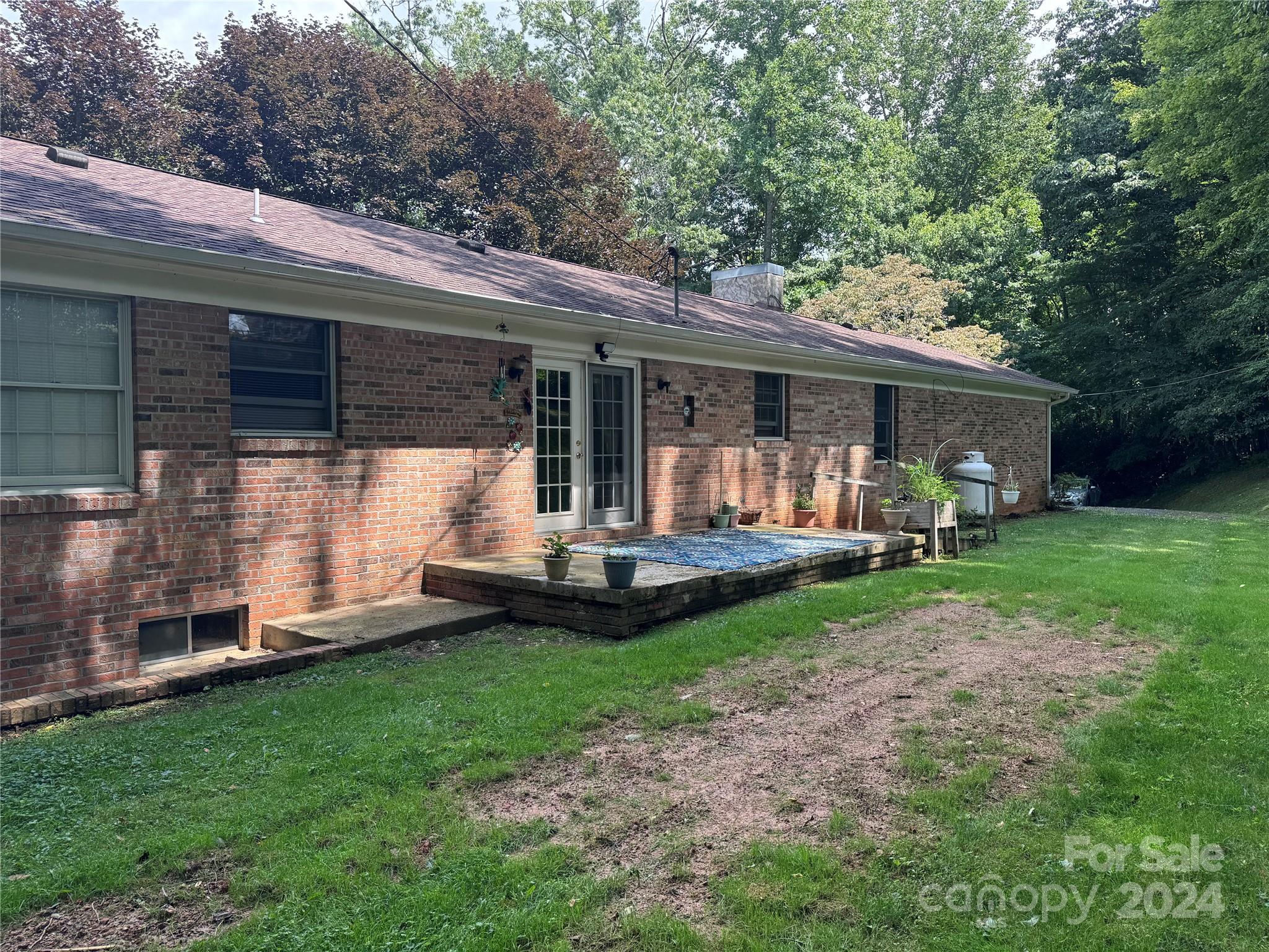 73 Jarrett Road Bakersville, NC 28705 - Photo 3 of 29 Gallery Image 3