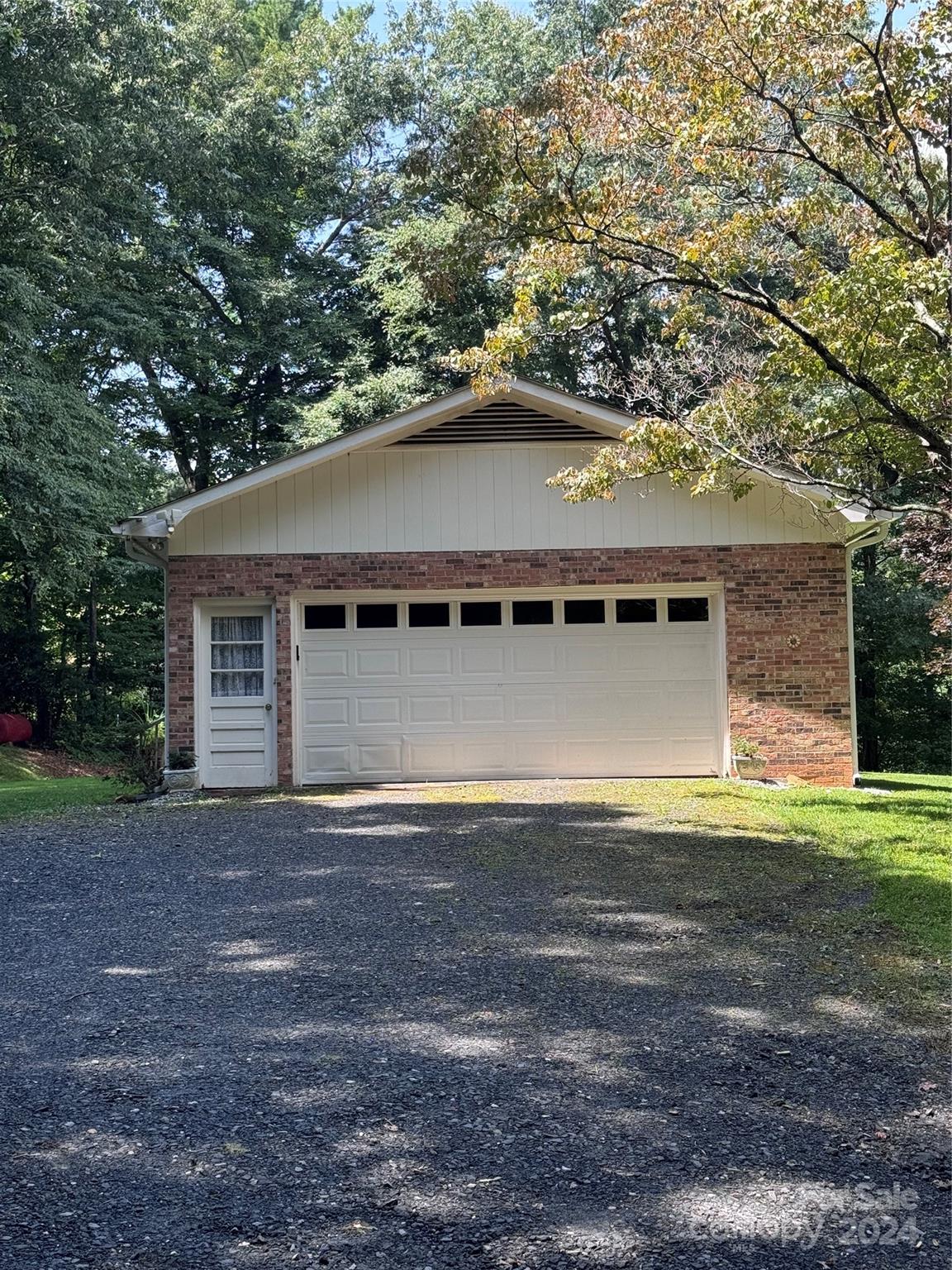 73 Jarrett Road Bakersville, NC 28705 - Photo 4 of 29 Gallery Image 4