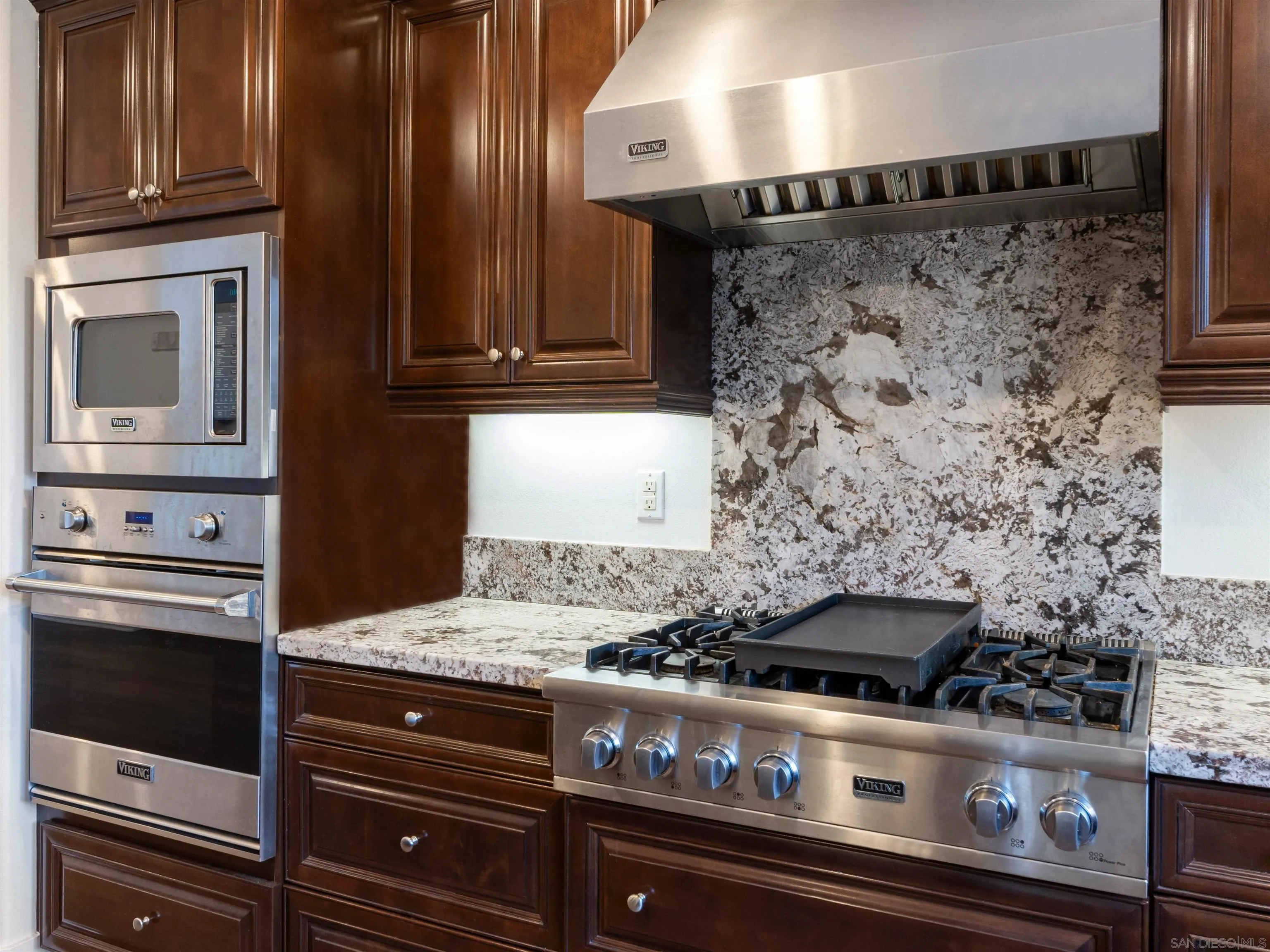 2400 Torrey Pines Road, Unit 112 La Jolla, CA 92037 - Photo 4 of 24