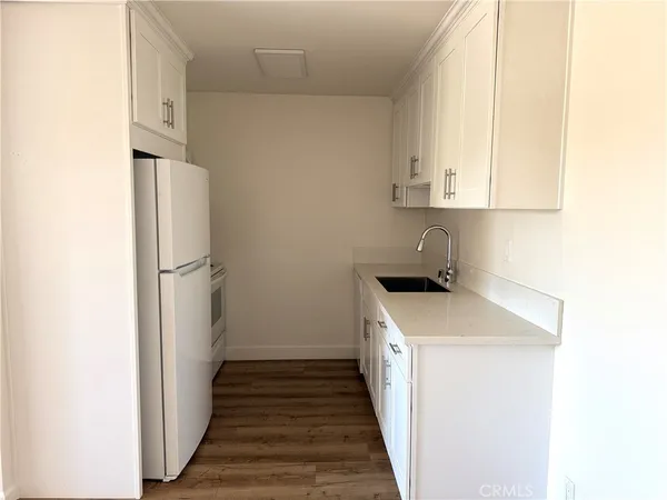 $1,950 | 18657 Collins Street, Unit 20, Tarzana, CA 91356
