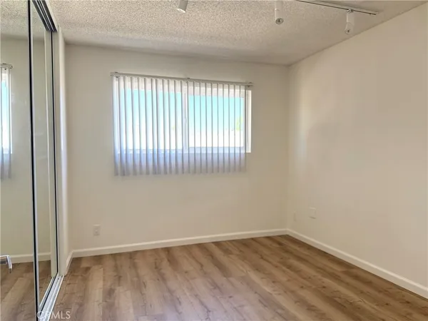 $1,950 | 18657 Collins Street, Unit 20, Tarzana, CA 91356