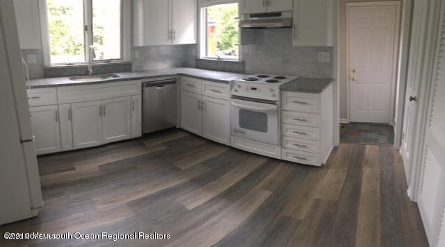 15 Windsor Place Colts Neck, NJ 07722 - Photo 12 of 21 Kitchen