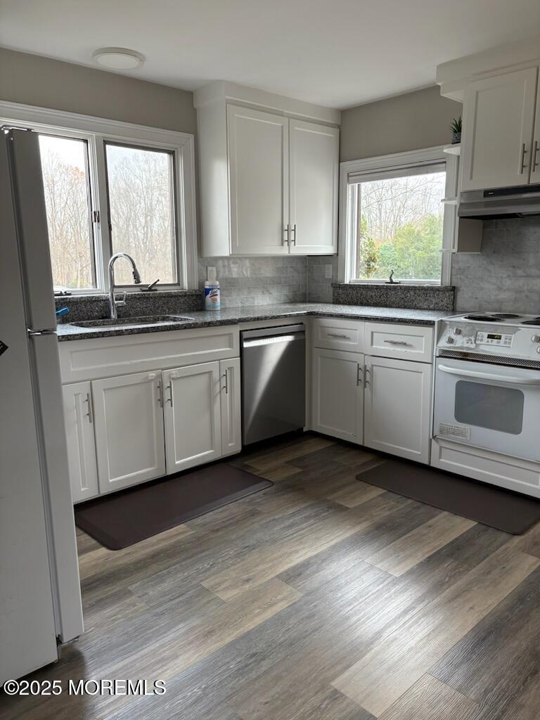 15 Windsor Place Colts Neck, NJ 07722 - Photo 13 of 21 Kitchen 2