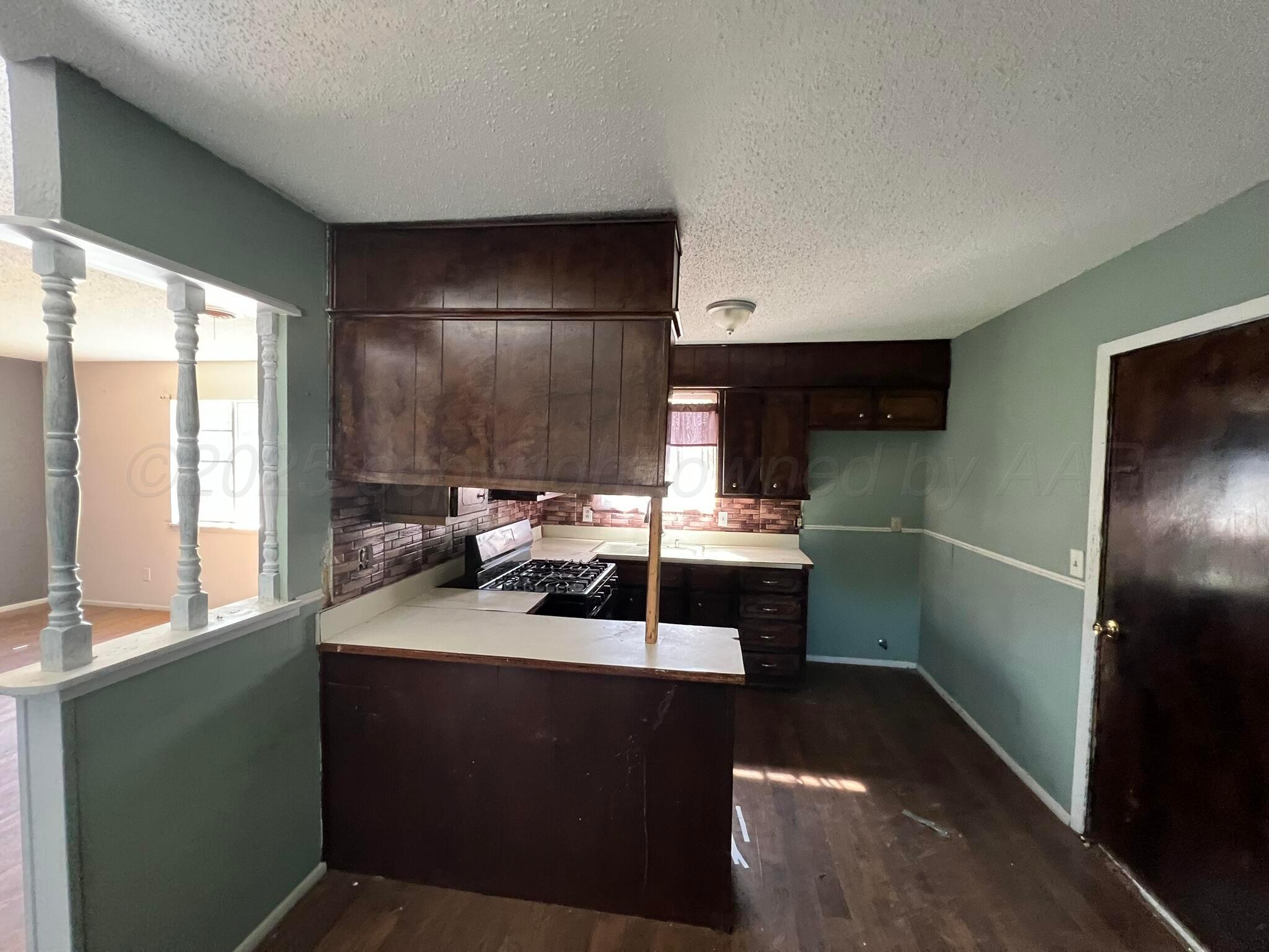 2005 North 20th Street Memphis, TX 79245 - Photo 6 of 19 a room with a sink a washer and dryer