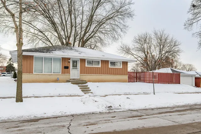 $204,900 | 4701 West Brentwood Avenue, Milwaukee, WI 53223