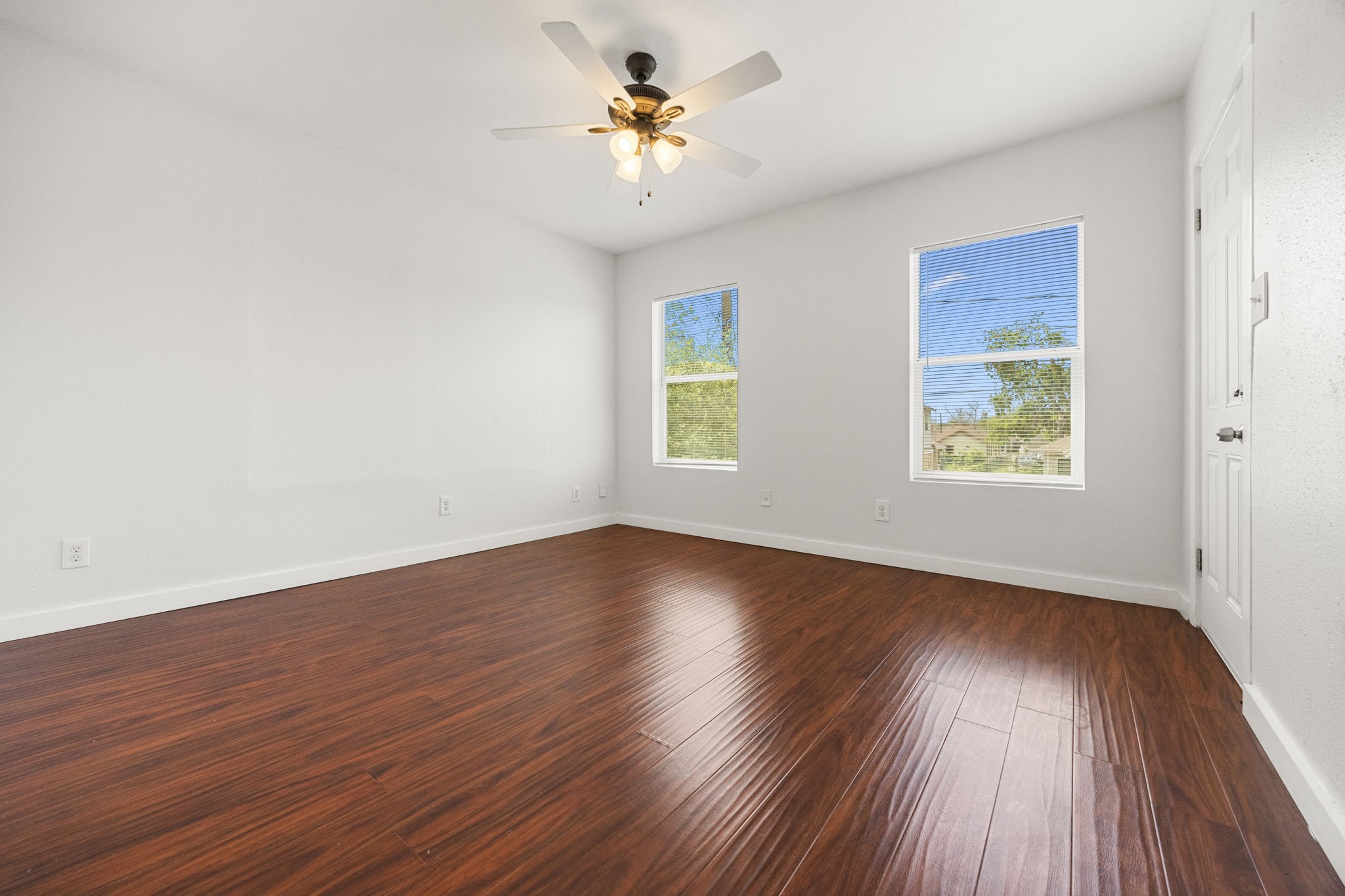 7 Latham Street Houston, TX 77011 - Photo 11 of 23 Open living room with neutral tones and natural lighting.