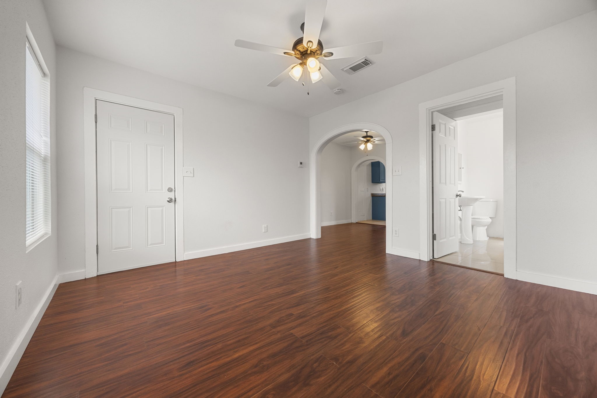 7 Latham Street Houston, TX 77011 - Photo 12 of 23 Living room with direct access to dining room and bathroom.