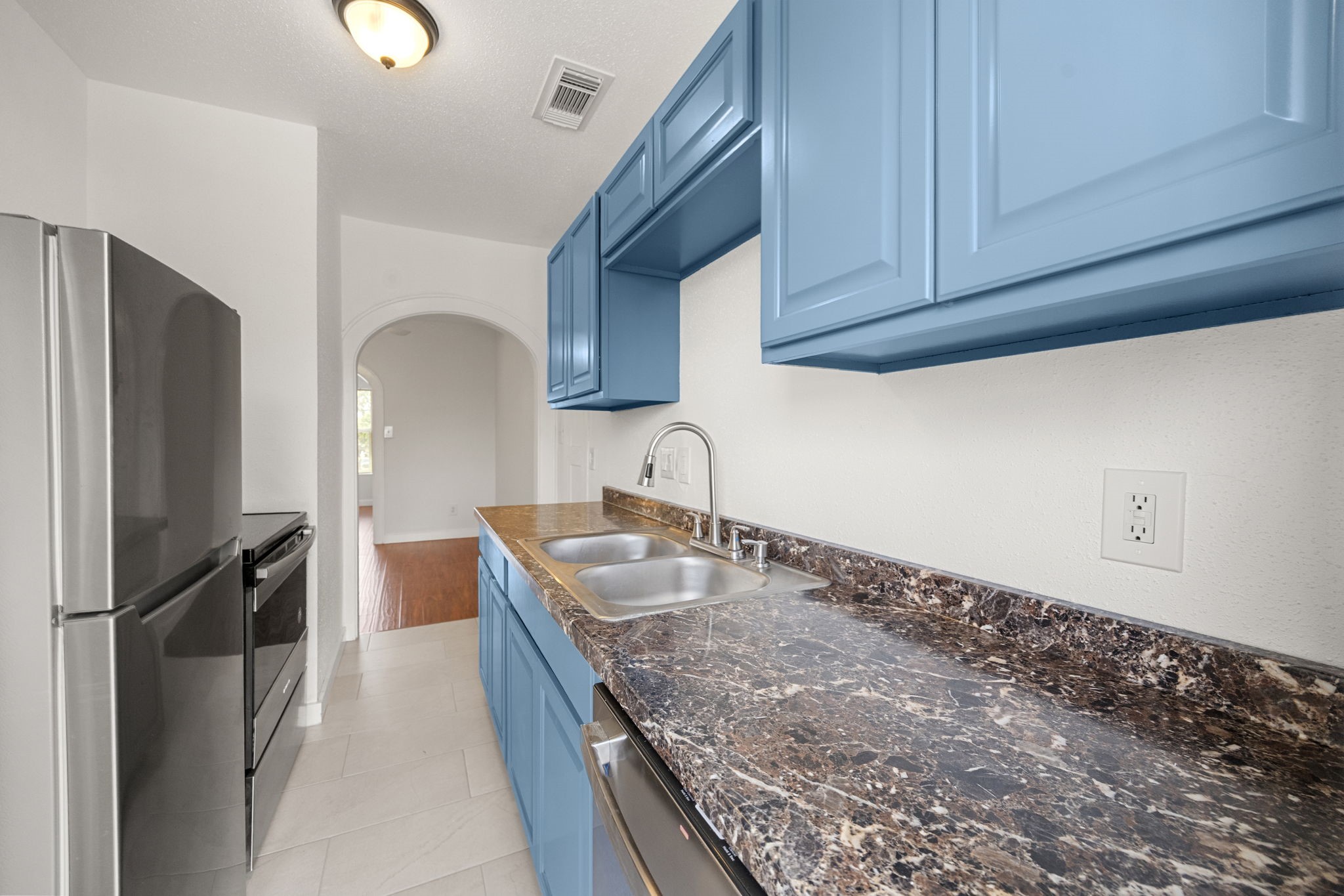 7 Latham Street Houston, TX 77011 - Photo 6 of 23 Double-basin sink with extended counter space and overhead cabinetry for added convenience.