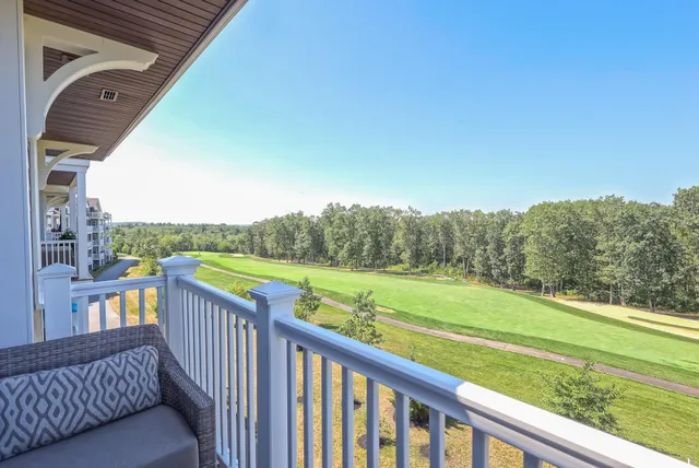 $625,000 | 7 Longview Drive, Unit 305, Atkinson, NH 03811
