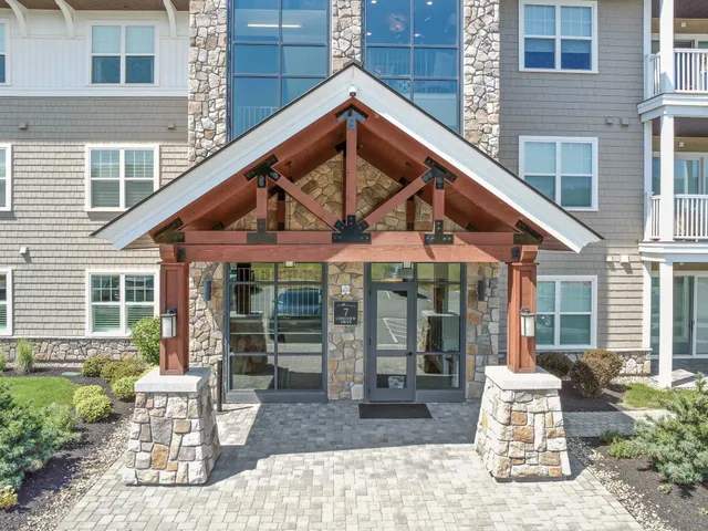 $625,000 | 7 Longview Drive, Unit 305, Atkinson, NH 03811