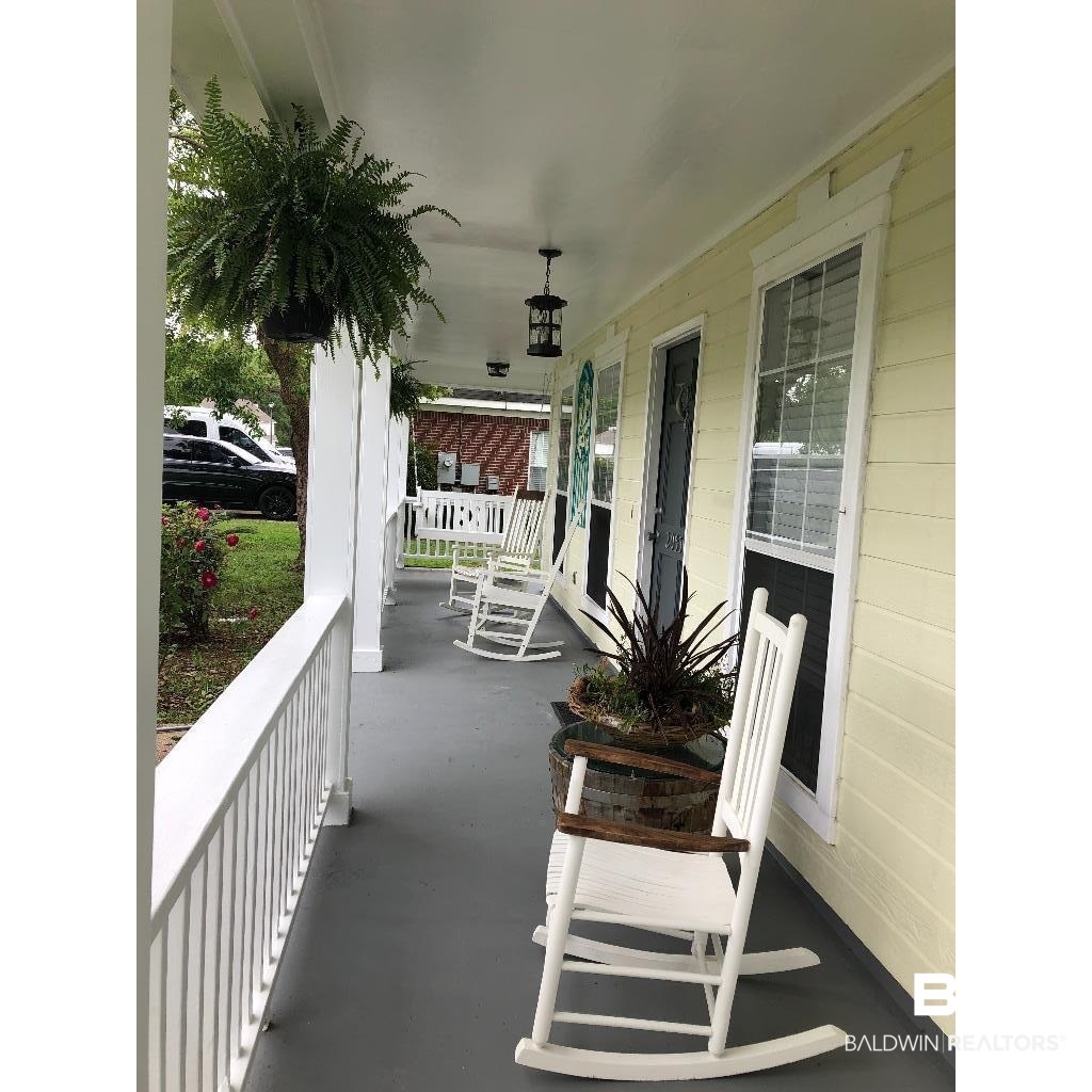 20550 Lowry Drive Fairhope, AL 36532 - Photo 2 of 18