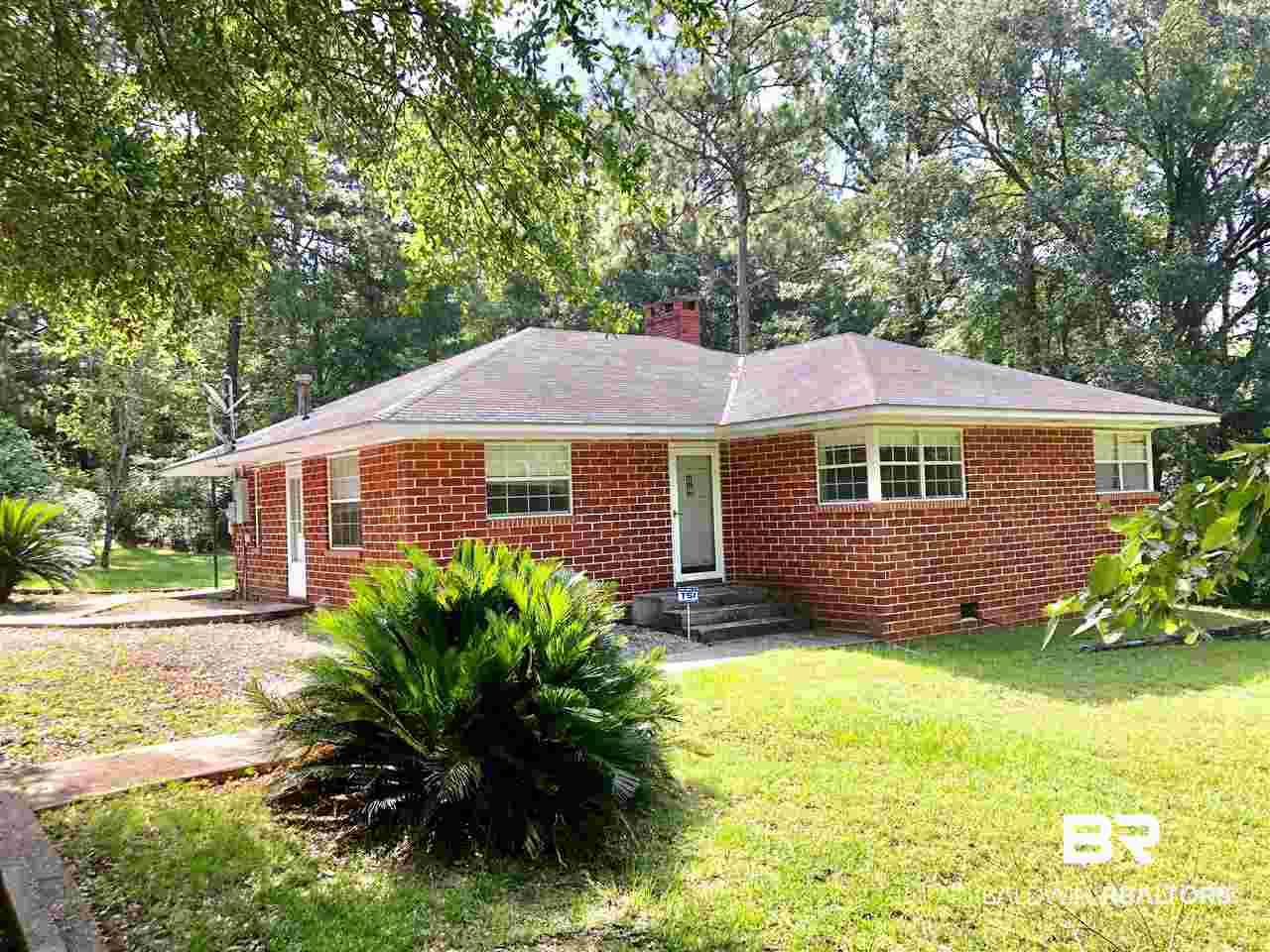 365 Gaines Avenue Mobile, AL 36609 - Photo 2 of 29