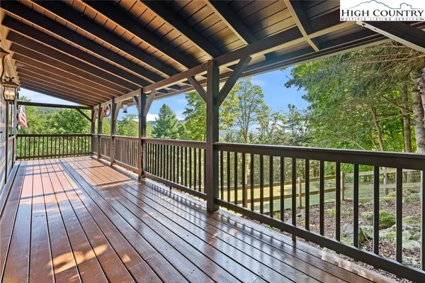 a view of a backyard with pathway