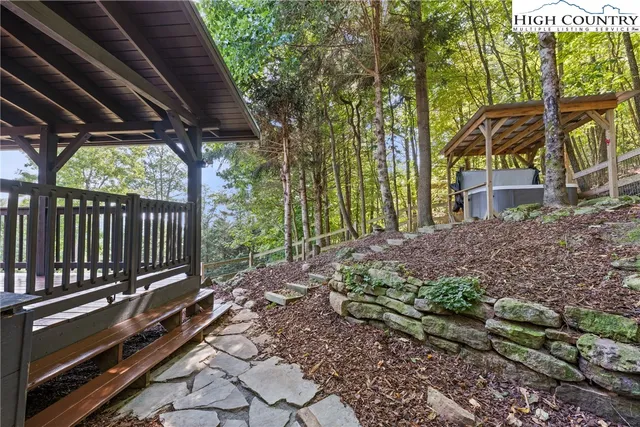 a view of a outdoor space with a house