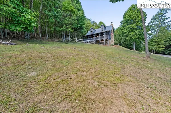 a view of a outdoor space with a house