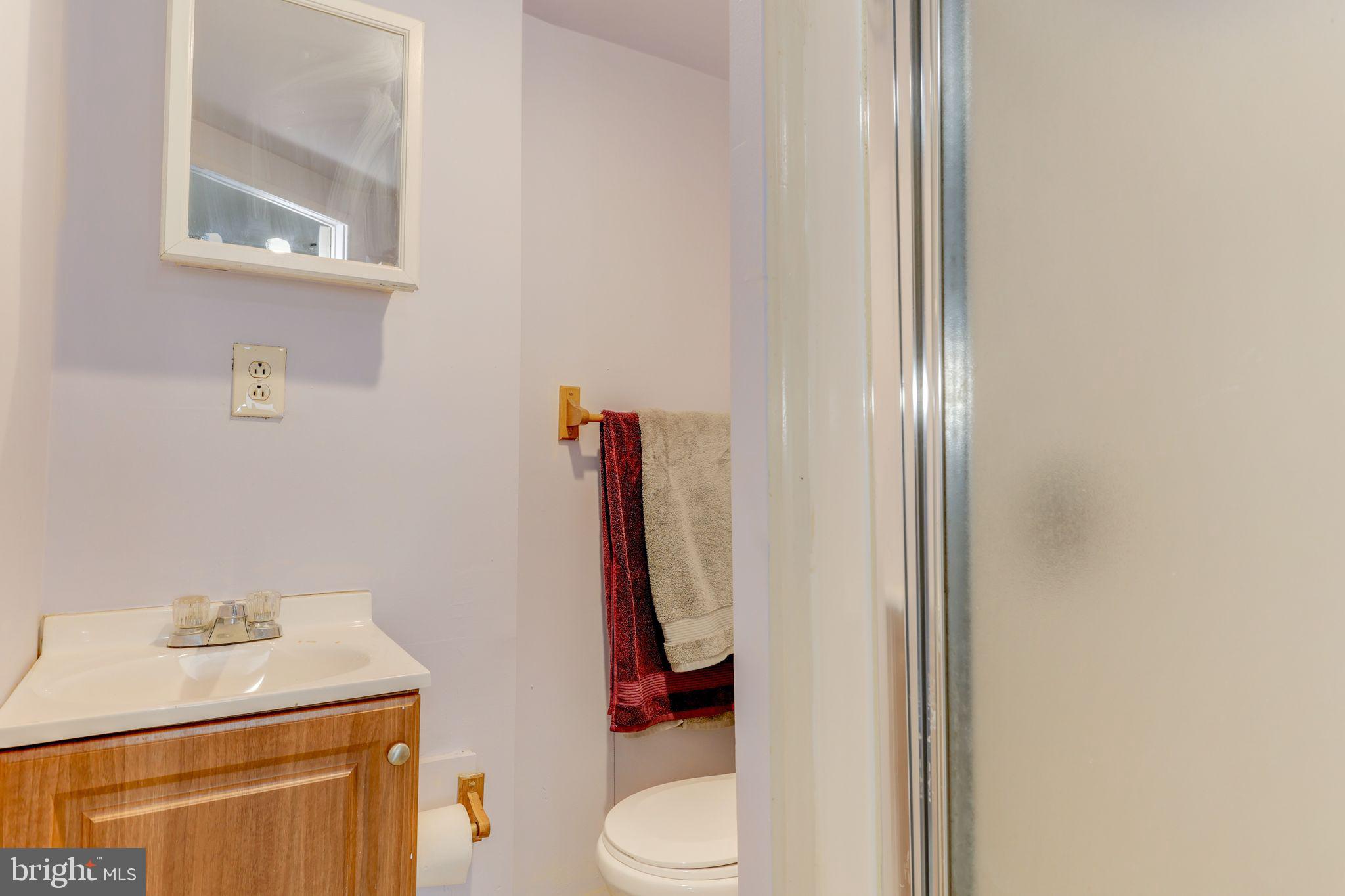 12215 Aster Road Philadelphia, PA 19154 - Photo 24 of 27 Bathroom #2