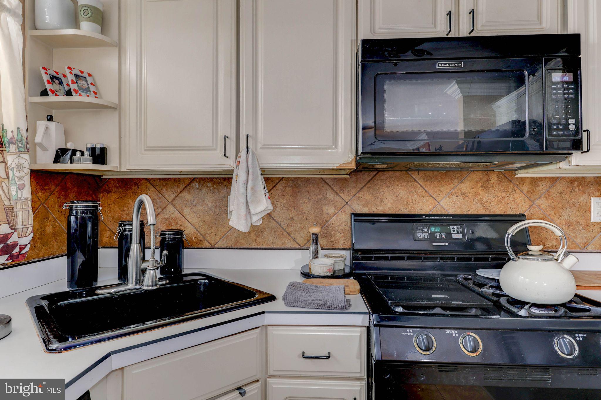 12215 Aster Road Philadelphia, PA 19154 - Photo 10 of 27 Kitchen