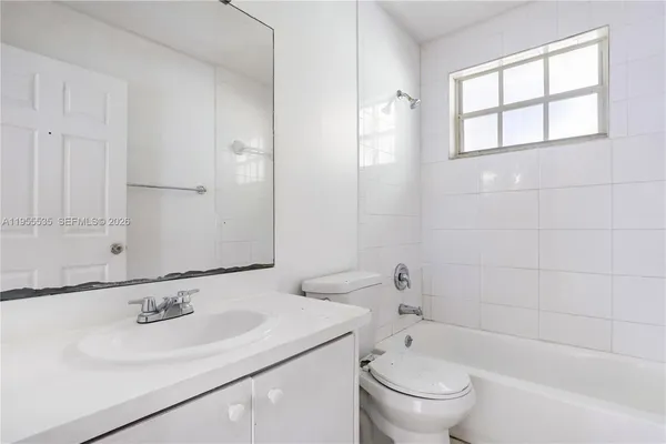$2,650 | 415 Northwest 60th Way, Unit 1, Hollywood, FL 33024