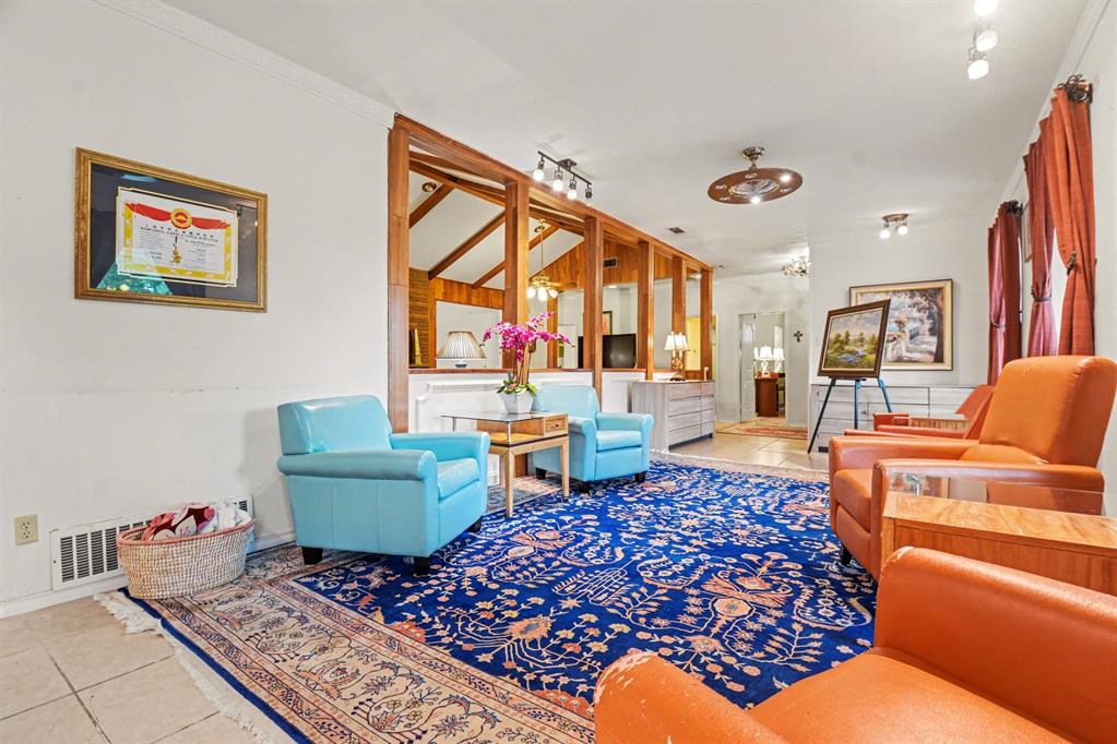 14140 Hillcrest Road Dallas, TX 75254 - Photo 5 of 29 a living room with rug couches and a rug