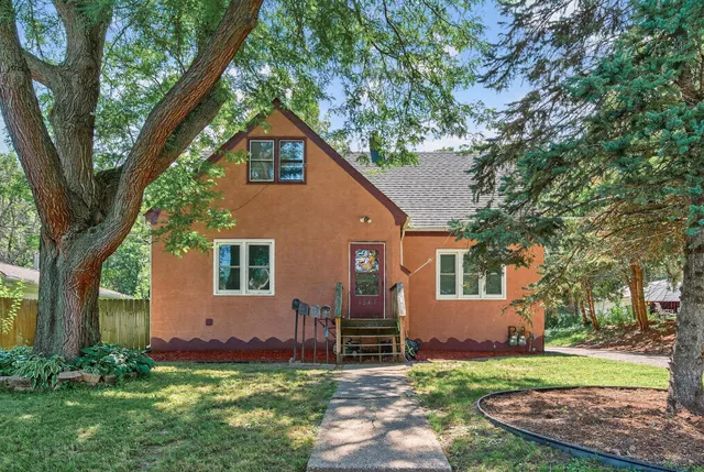 $379,900 | 1562 Ivy Avenue East, St. Paul, MN 55106