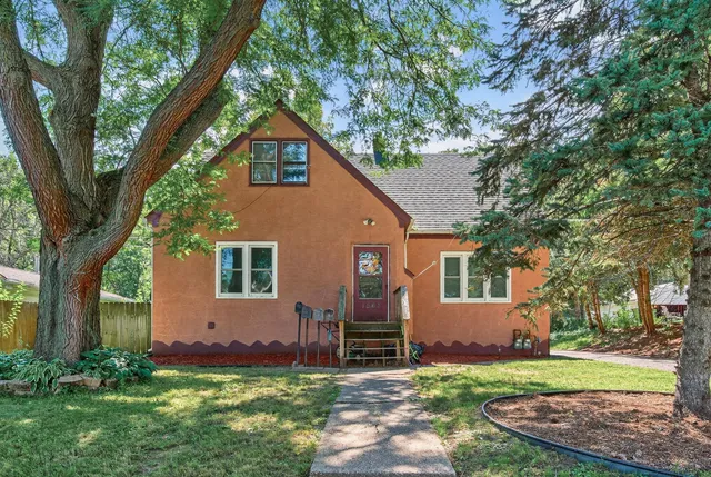 $379,900 | 1562 Ivy Avenue East, St. Paul, MN 55106