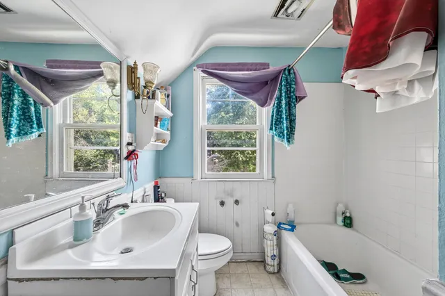 $379,900 | 1562 Ivy Avenue East, St. Paul, MN 55106