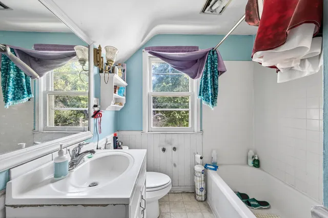 $379,900 | 1562 Ivy Avenue East, St. Paul, MN 55106