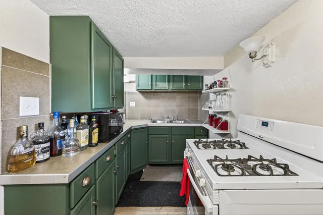 $379,900 | 1562 Ivy Avenue East, St. Paul, MN 55106