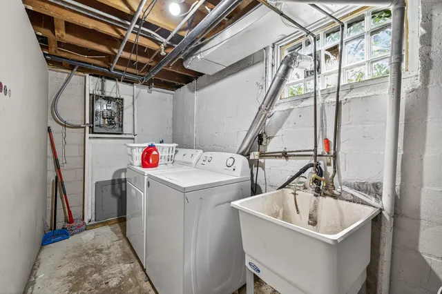 $379,900 | 1562 Ivy Avenue East, St. Paul, MN 55106