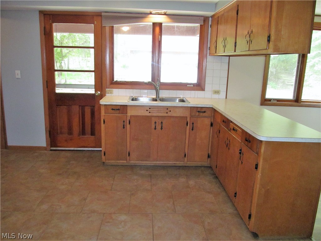 7690 Webster Road Middleburg Heights, OH 44130 - Photo 14 of 21