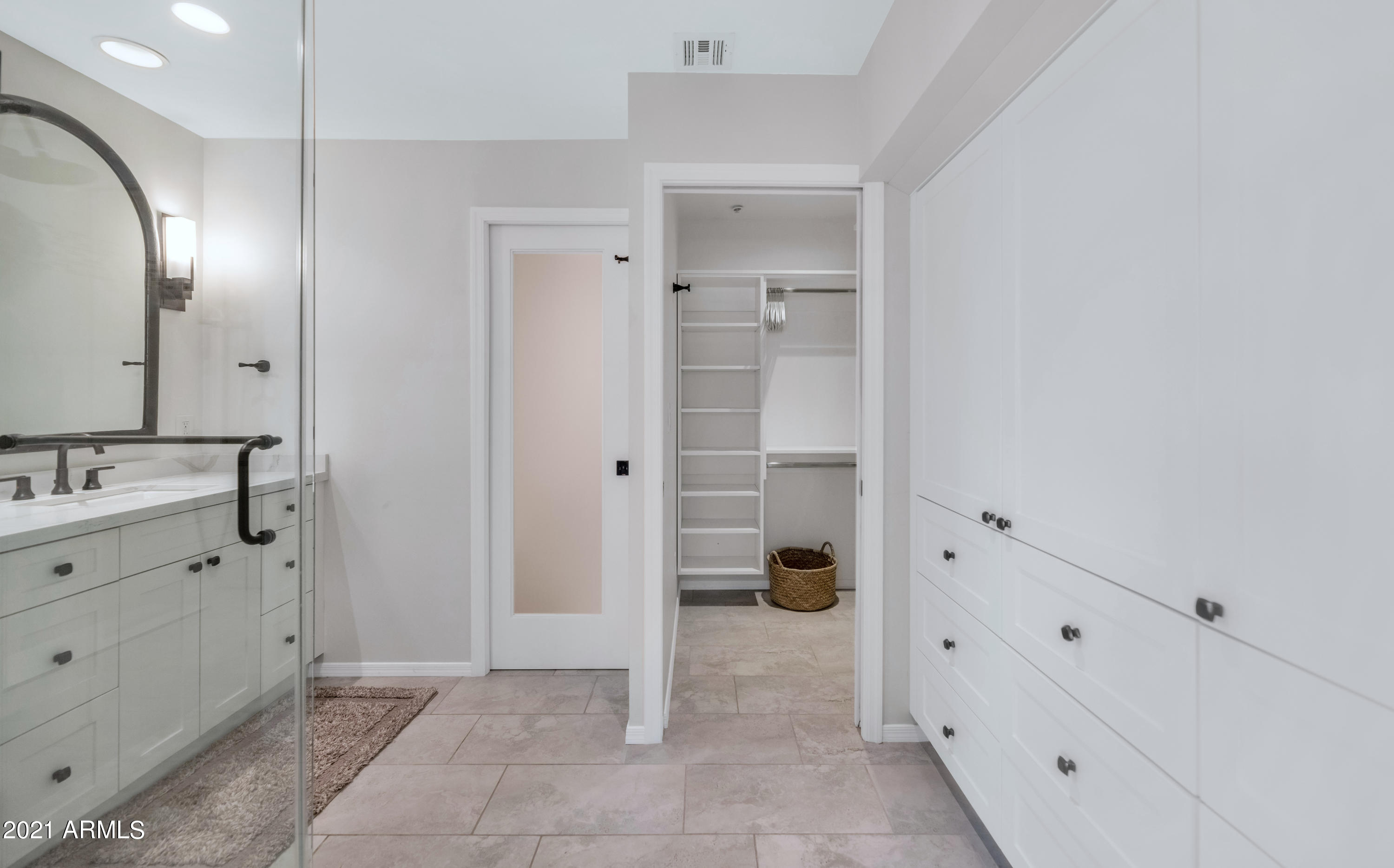 7609 East Indian Bend Road, Unit 1015 Scottsdale, AZ 85250 - Photo 15 of 30 a bathroom with a sink and a mirror