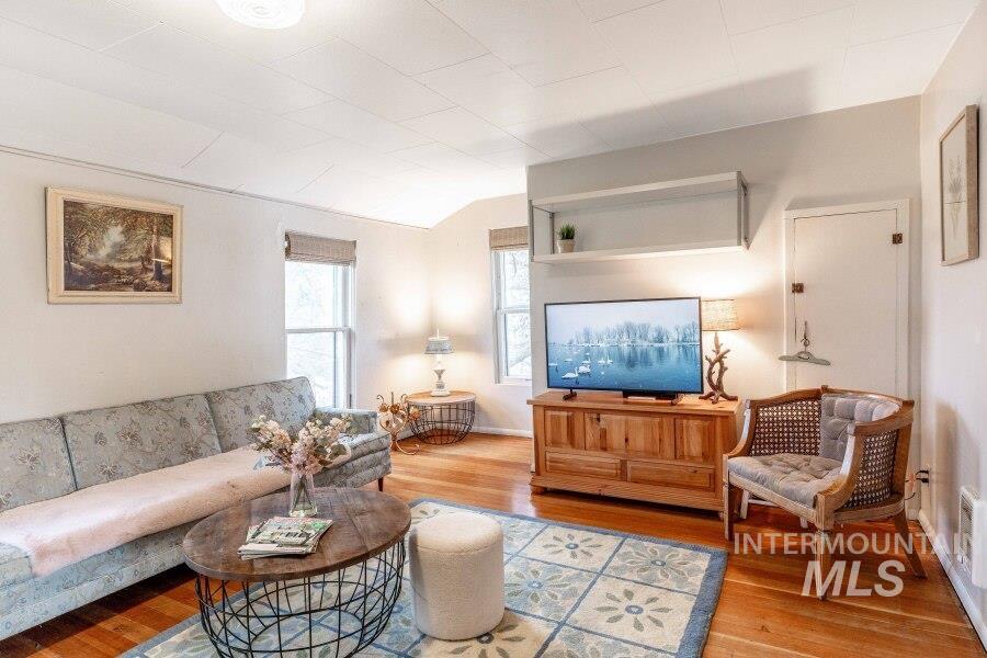 1755 Genesee Troy Road Moscow, ID 83843 - Photo 46 of 50 Living area with wood finished floors