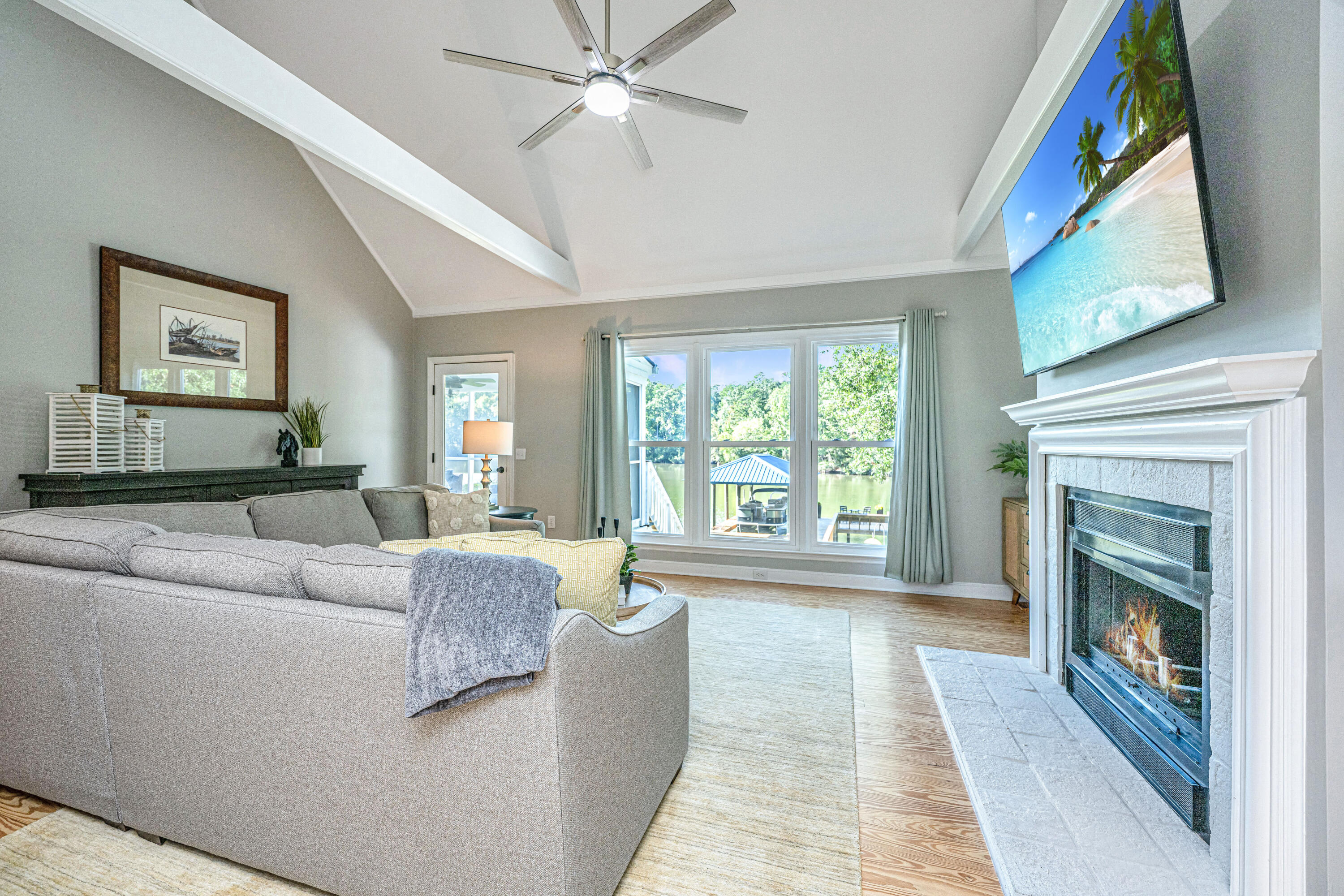 1075 Chapel Branch Road Santee, SC 29142 - Photo 19 of 35 Great Room
