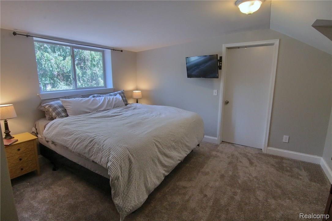4448 Pleasant Valley Road Brighton, MI 48114 - Photo 23 of 32 Master Bedroom 3rd View.jpg