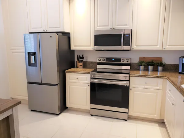 $5,000 | 10 Harbour Isle Drive East, Unit 204, Fort Pierce, FL 34949