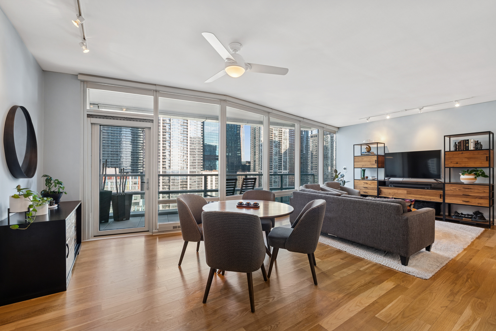 340 East Randolph Street, Unit 1102 Chicago, IL 60601 - Photo 2 of 39