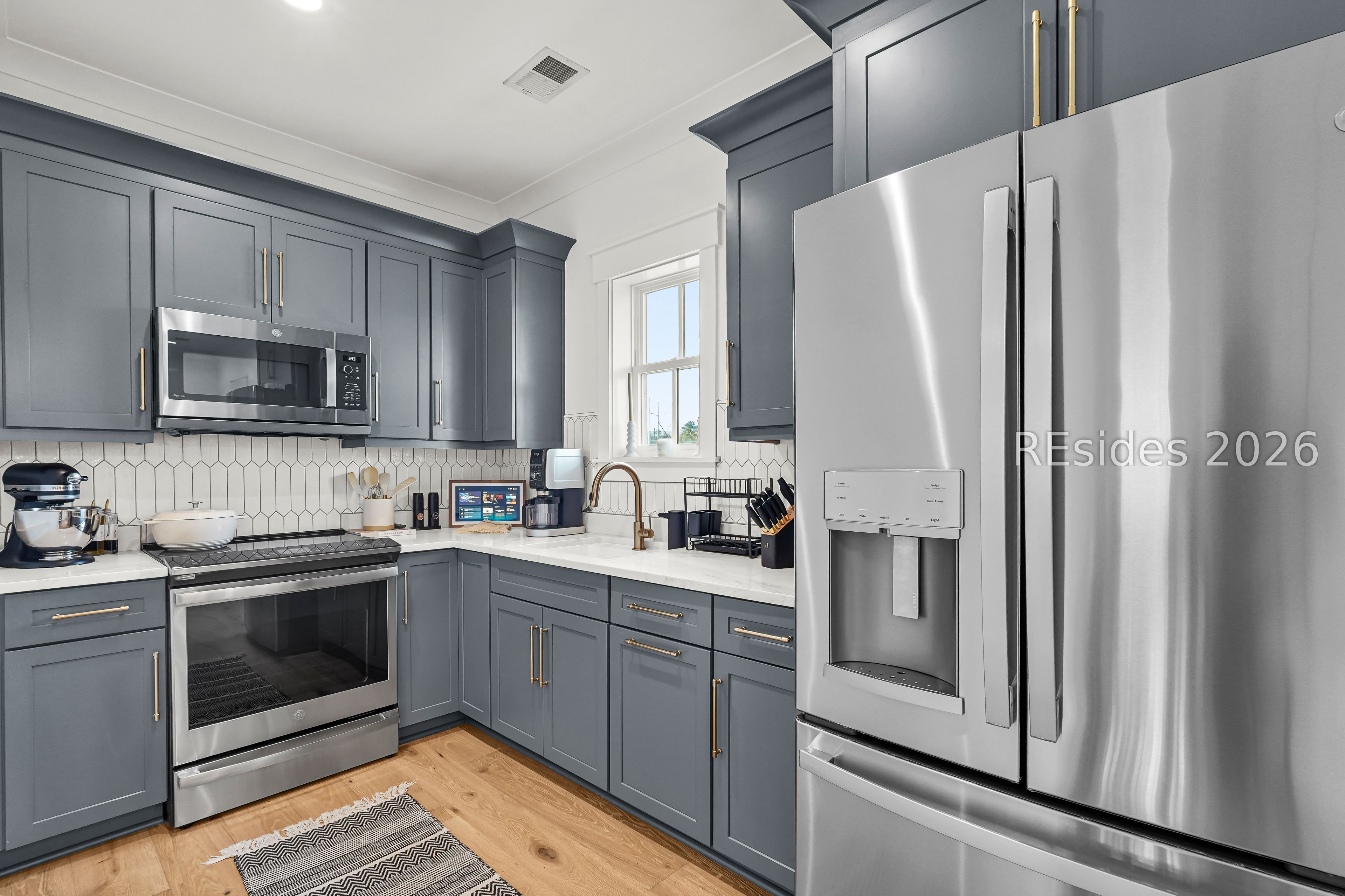 93 Anchor Bend Bluffton, SC 29910 - Photo 41 of 54 Beautiful kitchen in the apartment