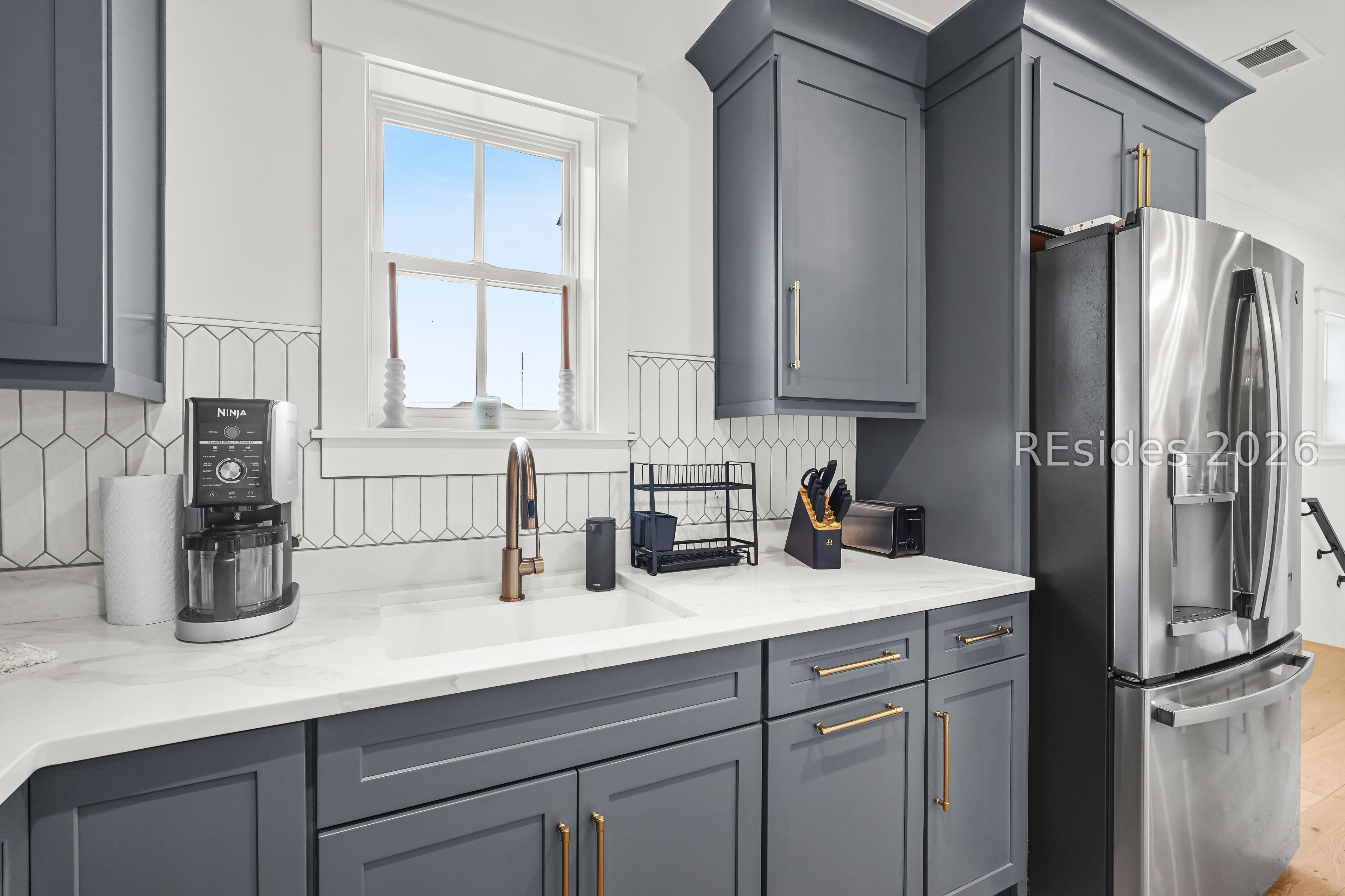 93 Anchor Bend Bluffton, SC 29910 - Photo 42 of 54 Beautiful millwork and tile