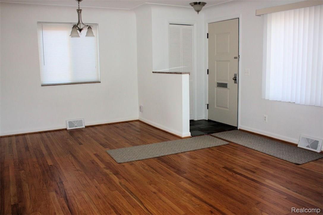 118 South Helen Avenue Rochester, MI 48307 - Photo 18 of 23 Dining Area.jpg