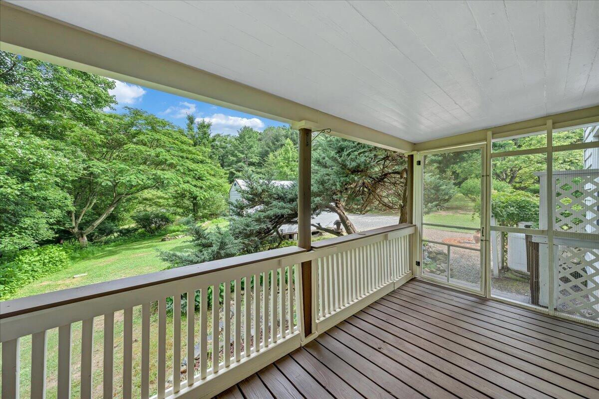 3386 Hogan Road Southeast Roanoke, VA 24014 - Photo 34 of 49 35-MIB04898
