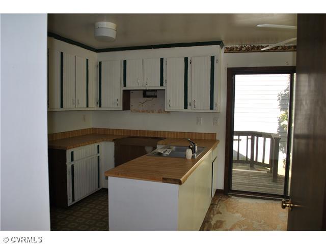 3107 3 Bridges Road Midlothian, VA 23112 - Photo 4 of 11 Kitchen
