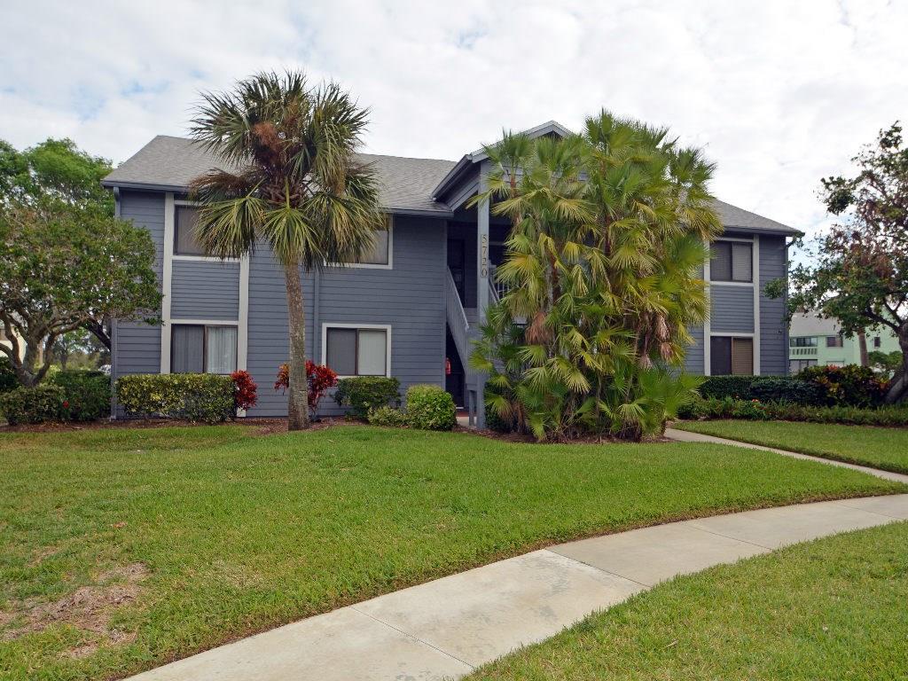 5720 Pelican Pointe Drive, Unit 3 Sebastian, FL 32958 - Photo 2 of 32