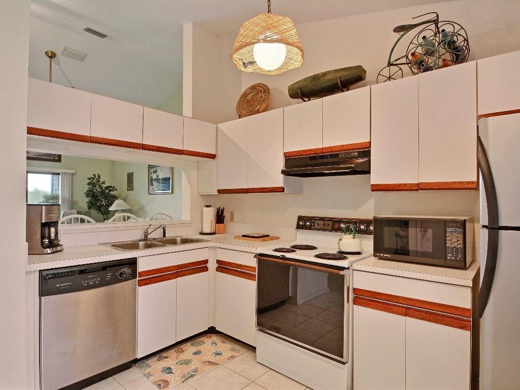 5720 Pelican Pointe Drive, Unit 3 Sebastian, FL 32958 - Photo 8 of 32