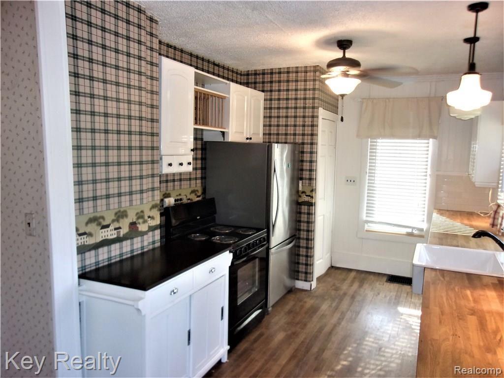 37016 Goddard Road Romulus, MI 48174 - Photo 15 of 23 240_2324 (2).JPG