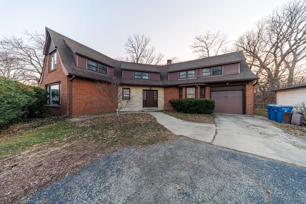 $625,000 | 206 Bonnie Brae Avenue, Elmhurst, IL 60126