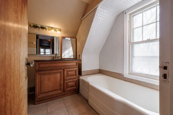 $595,000 | 206 Bonnie Brae Avenue, Elmhurst, IL 60126