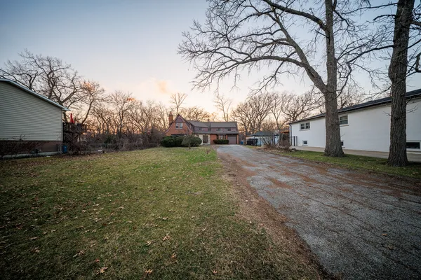 $595,000 | 206 Bonnie Brae Avenue, Elmhurst, IL 60126