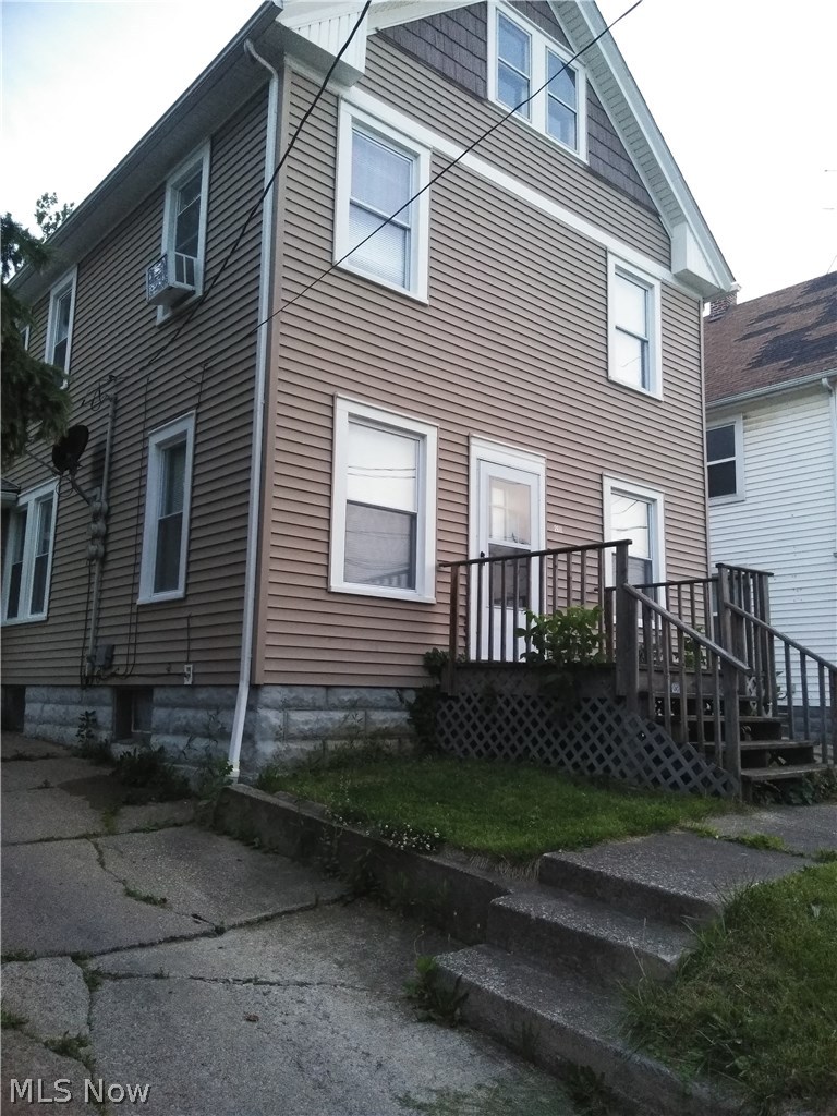 2811 Henninger Road Cleveland, OH 44109 - Photo 10 of 17