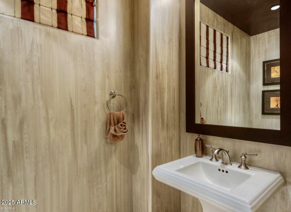 8 Biltmore Estate, Unit 112 Phoenix, AZ 85016 - Photo 15 of 17 IMG_1036